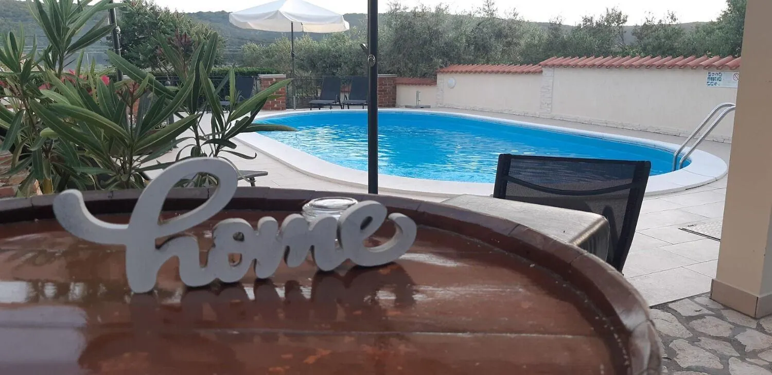 Apartments Robi- Swimming Pool And Beautiful Garden 0*, Kampor